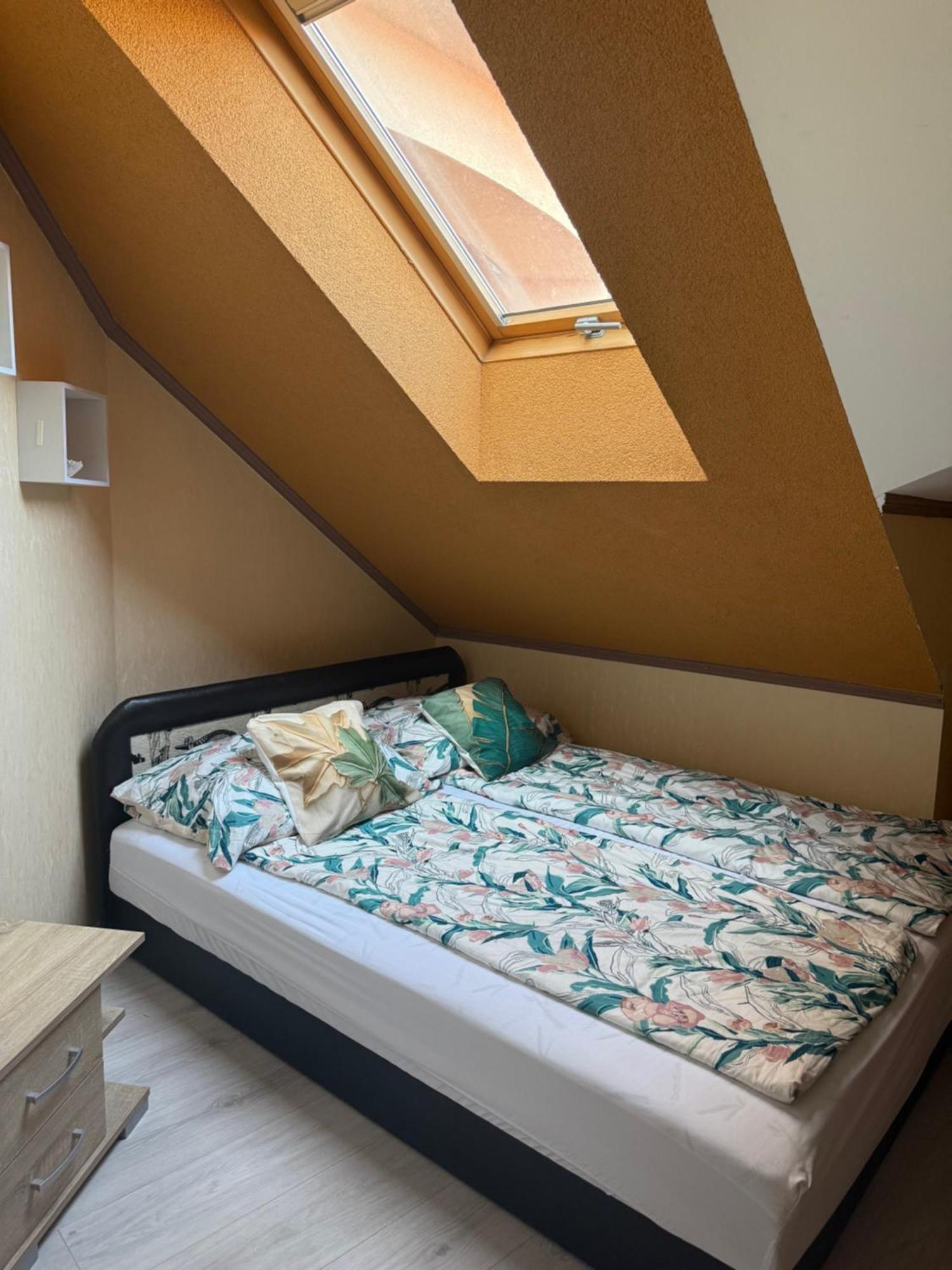 Appartement Paris-Lux. à Hajdúszoboszló Extérieur photo